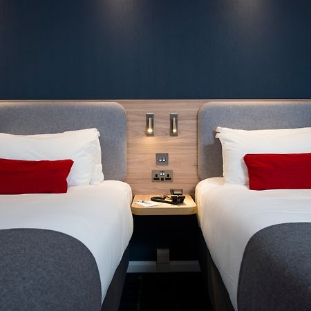 Holiday Inn Express Bath By Ihg Exteriör bild