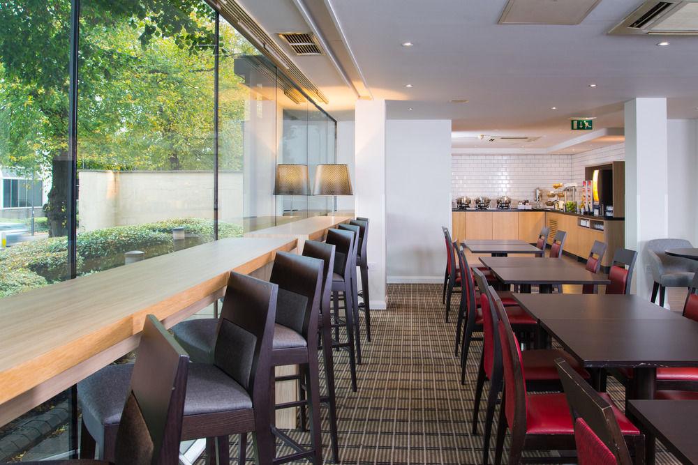 Holiday Inn Express Bath By Ihg Exteriör bild