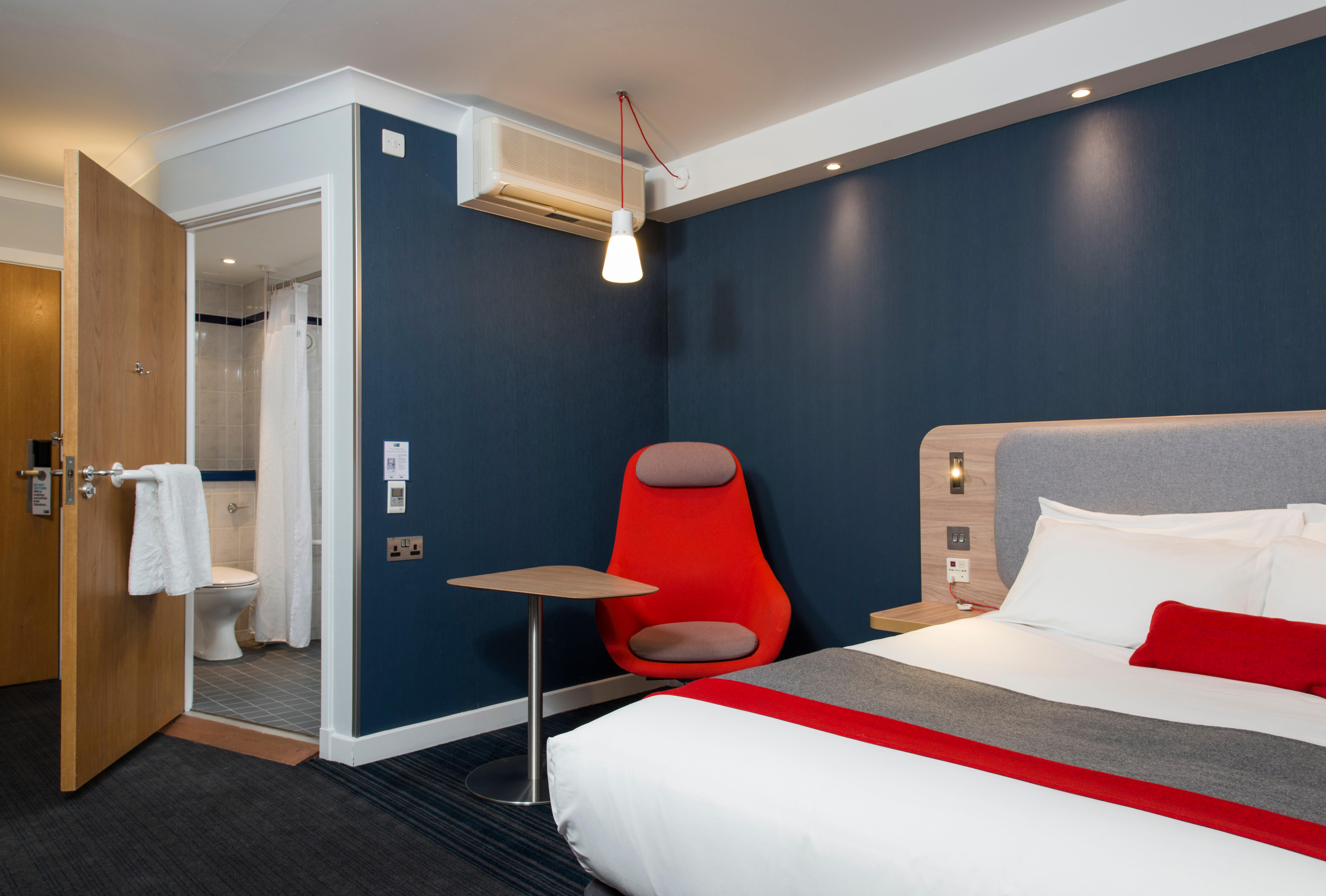 Holiday Inn Express Bath By Ihg Exteriör bild