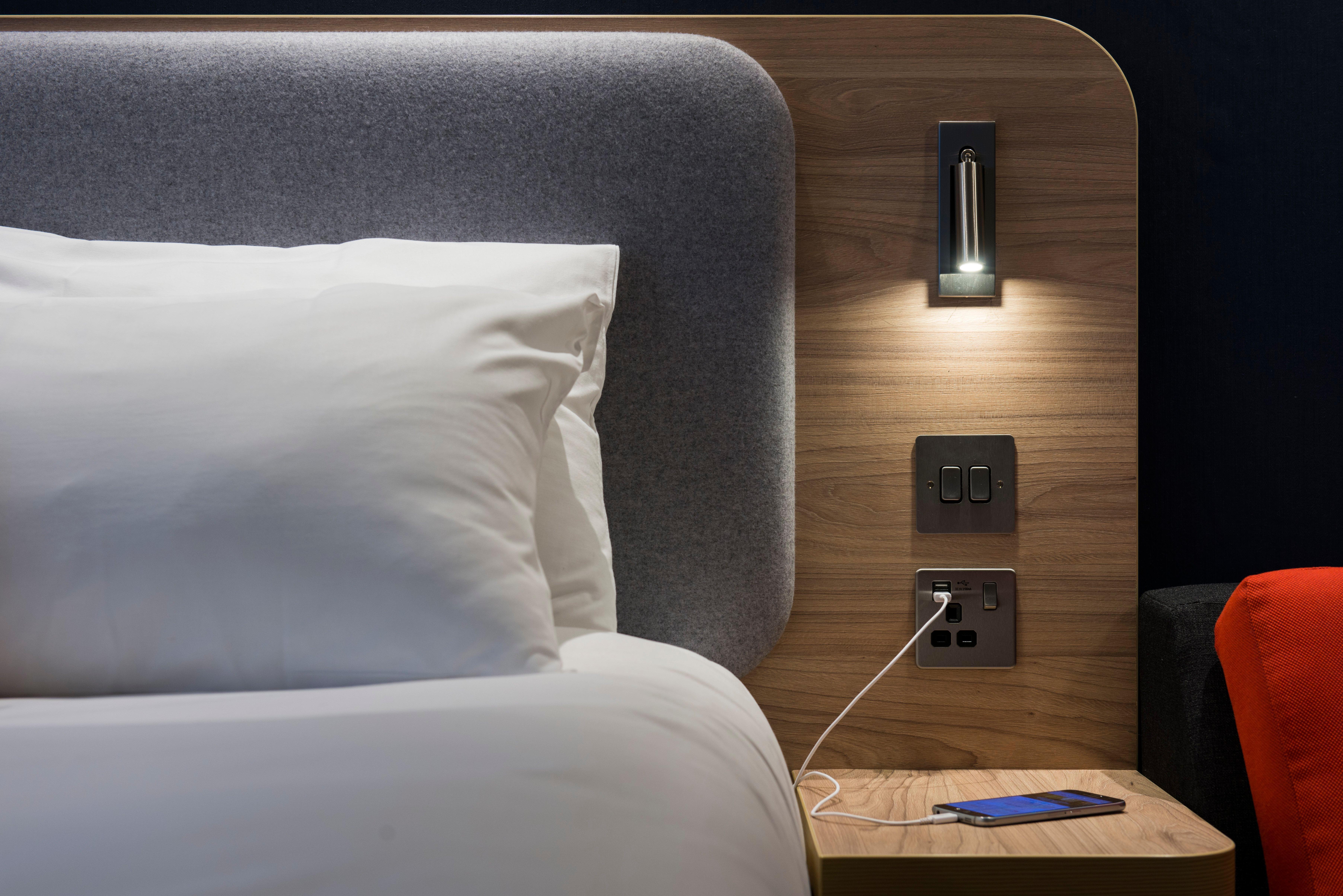 Holiday Inn Express Bath By Ihg Exteriör bild