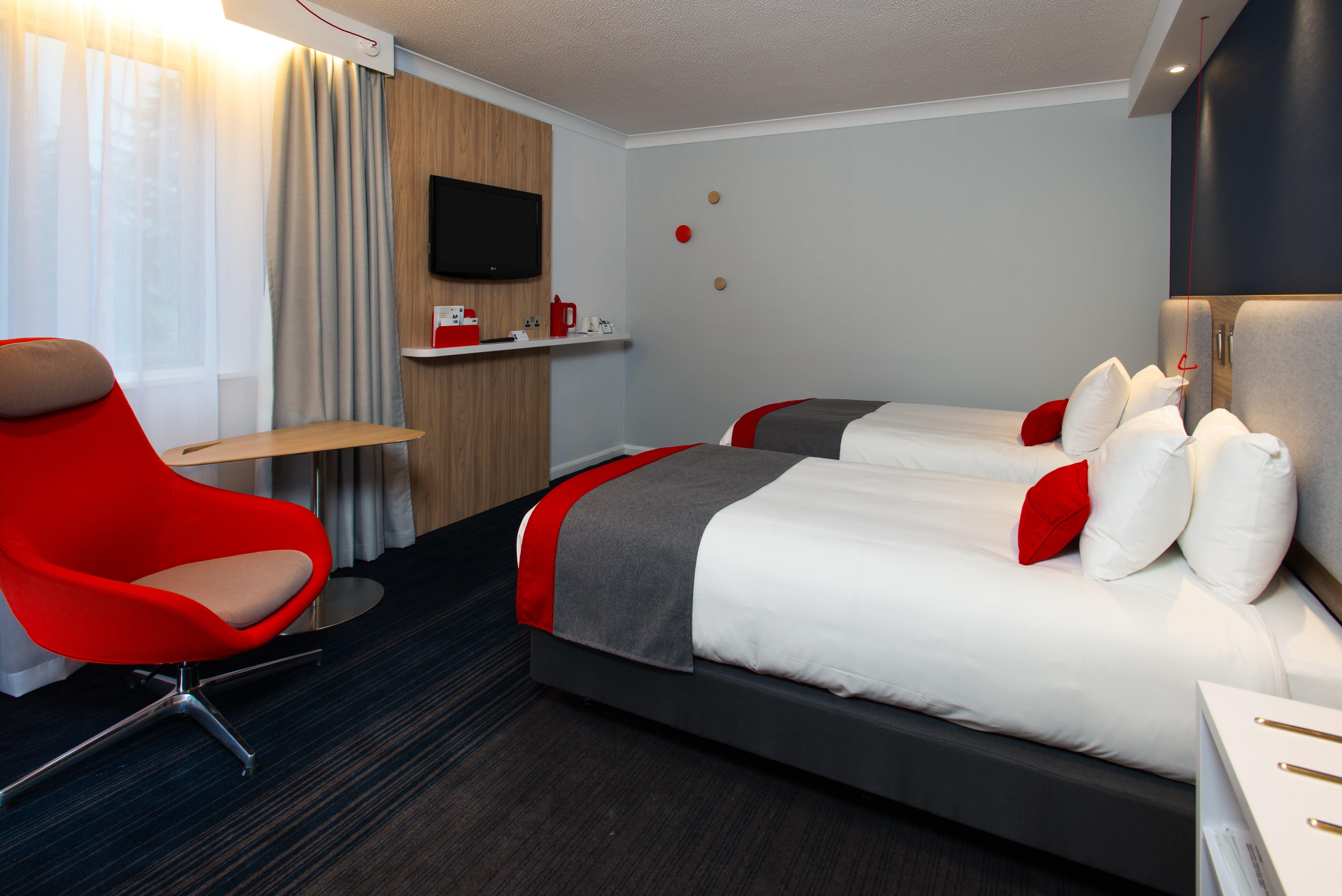 Holiday Inn Express Bath By Ihg Exteriör bild