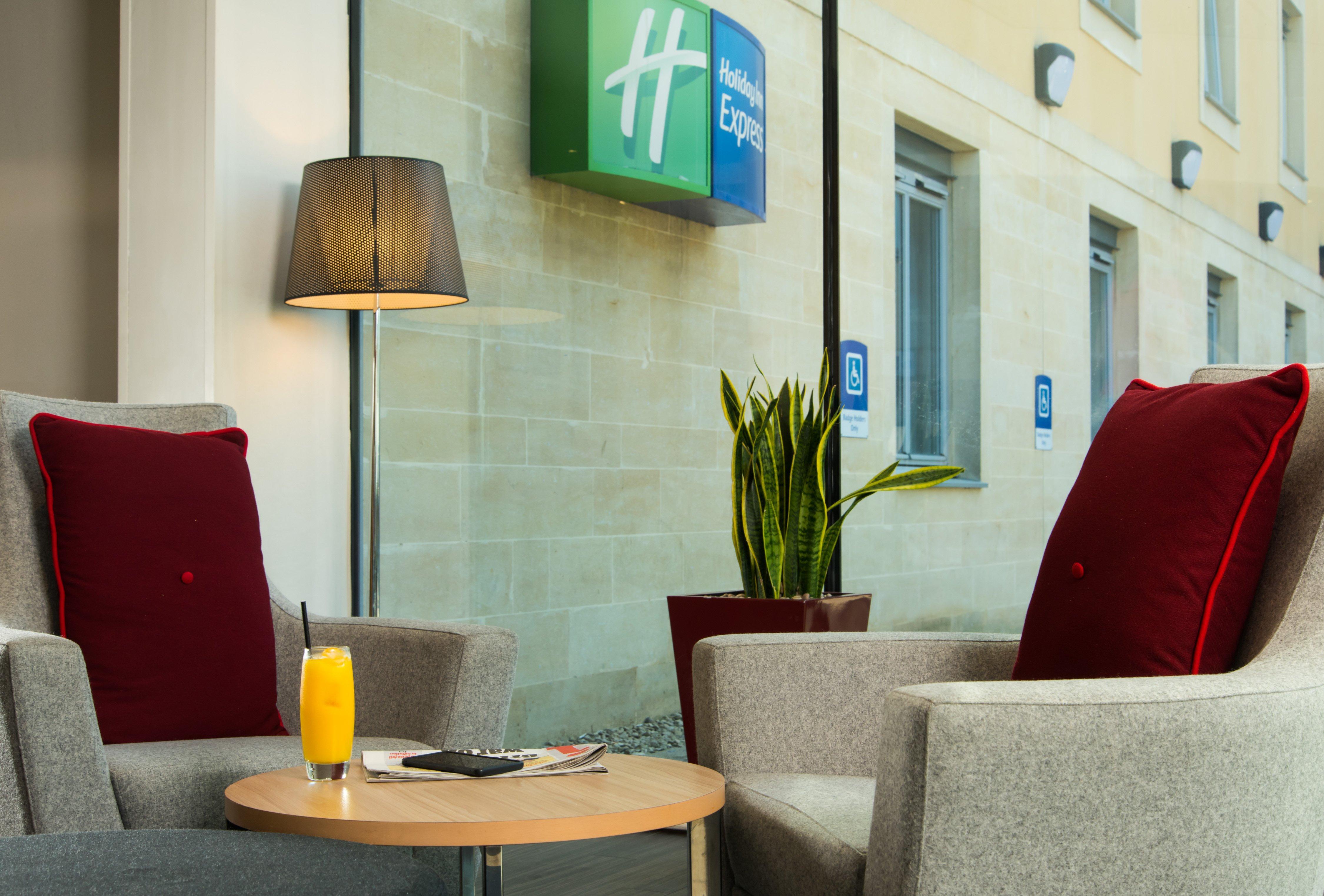 Holiday Inn Express Bath By Ihg Exteriör bild