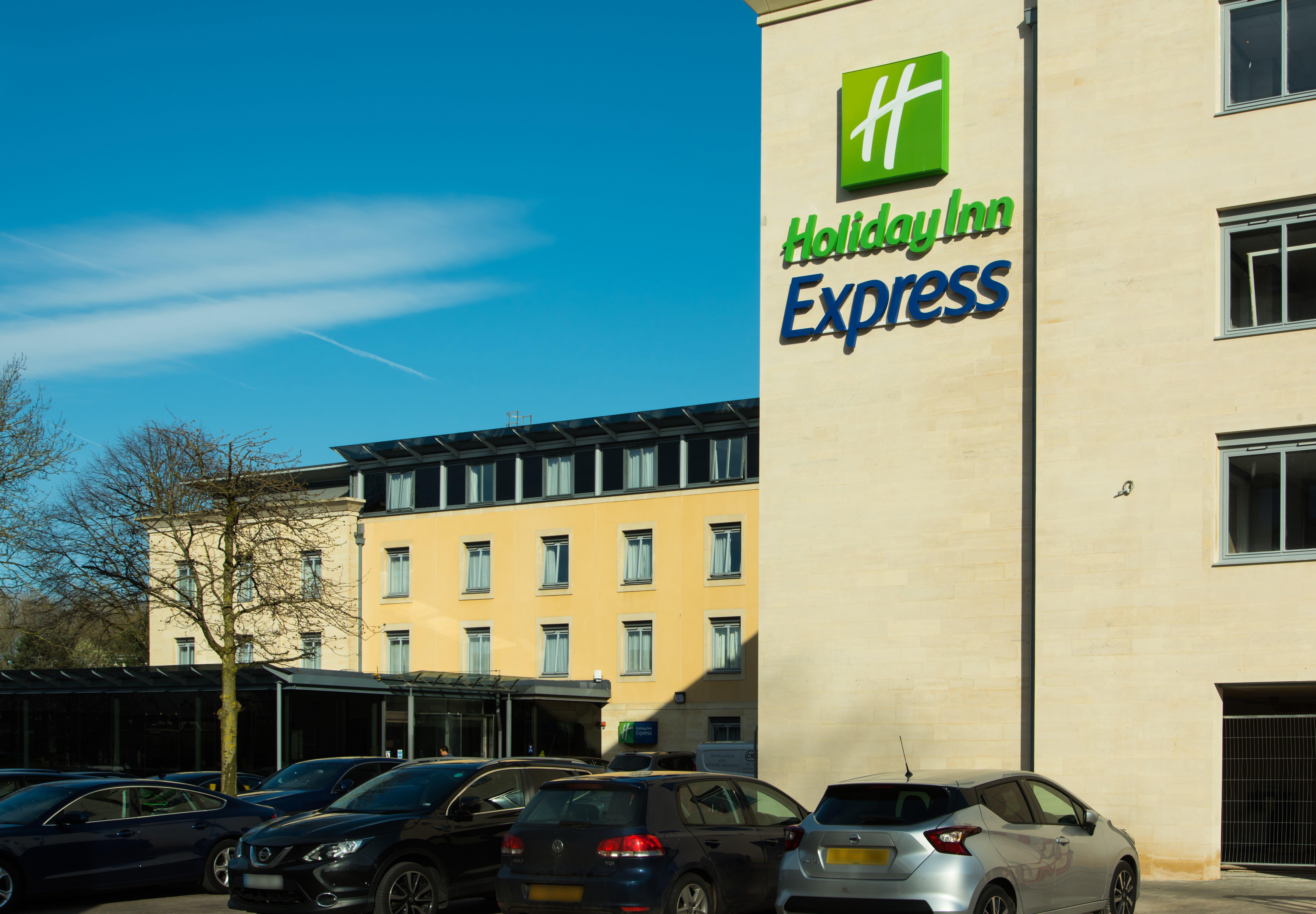 Holiday Inn Express Bath By Ihg Exteriör bild