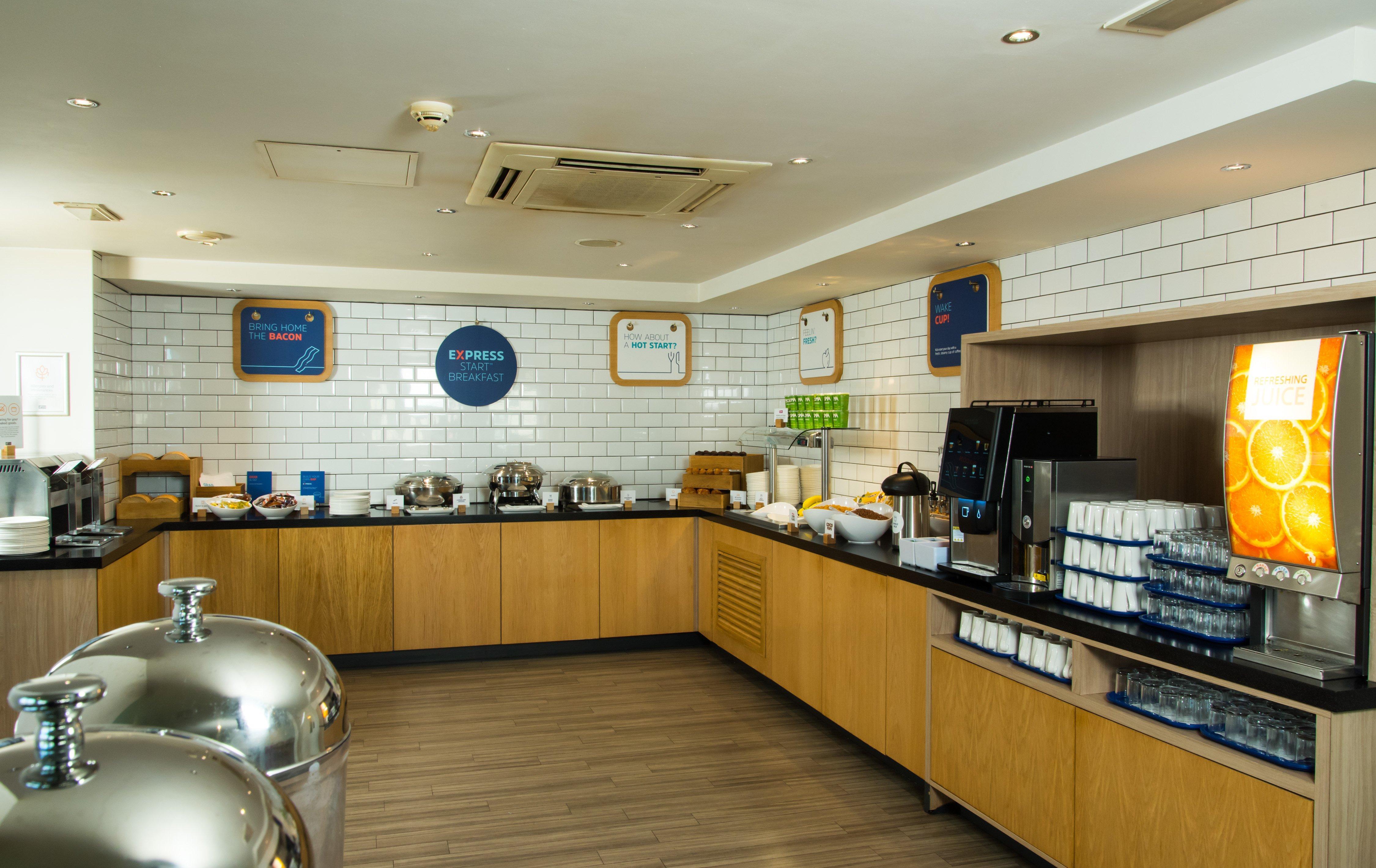 Holiday Inn Express Bath By Ihg Exteriör bild