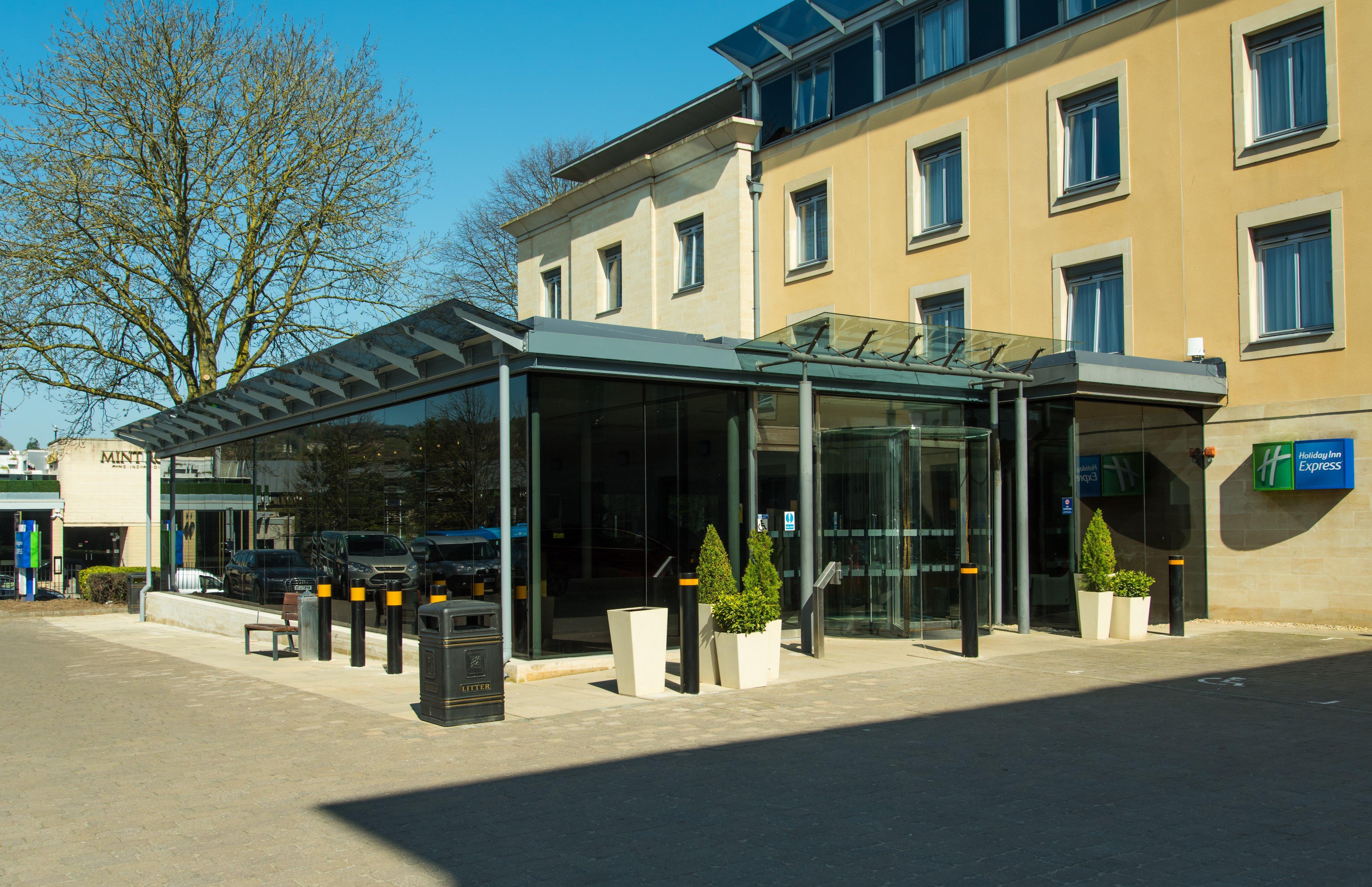 Holiday Inn Express Bath By Ihg Exteriör bild