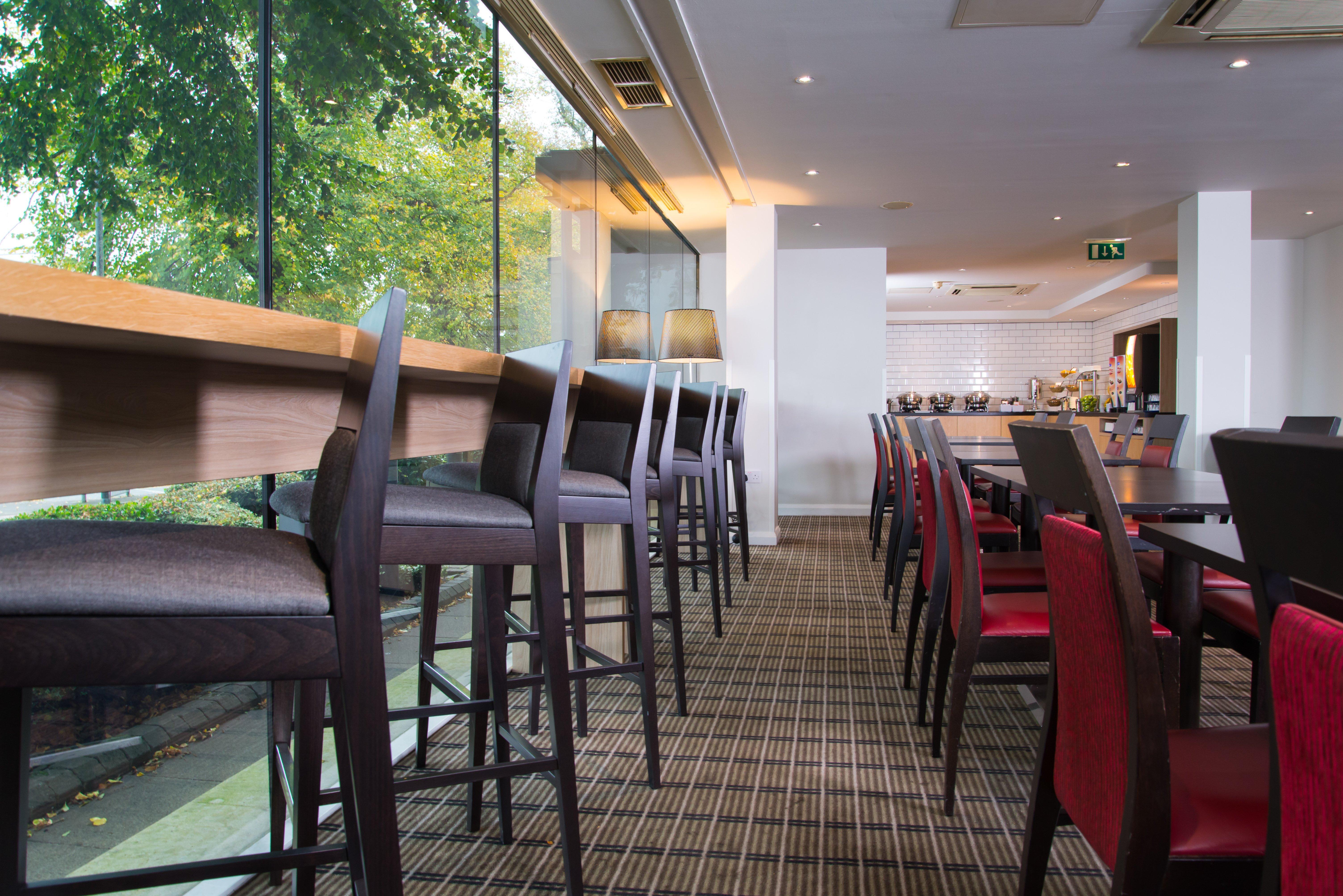 Holiday Inn Express Bath By Ihg Exteriör bild