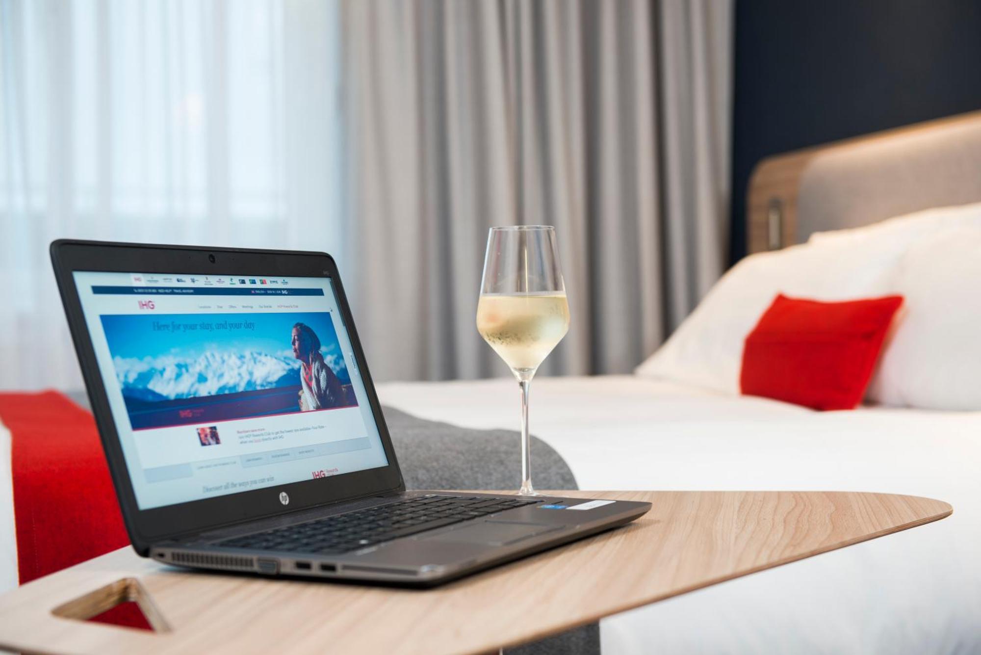 Holiday Inn Express Bath By Ihg Rum bild
