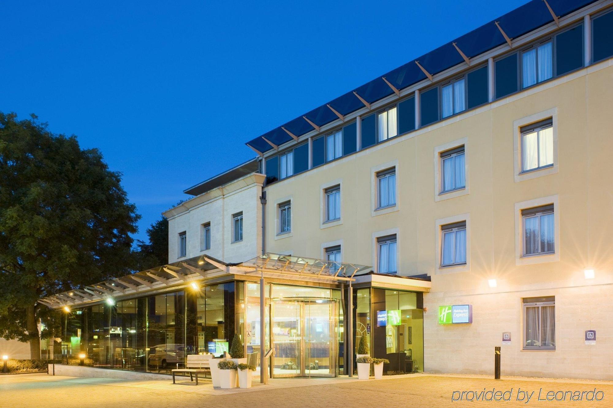 Holiday Inn Express Bath By Ihg Exteriör bild