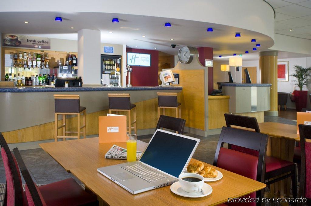 Holiday Inn Express Bath By Ihg Restaurang bild