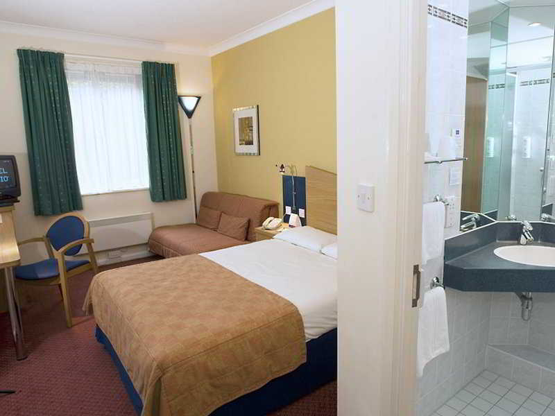 Holiday Inn Express Bath By Ihg Rum bild