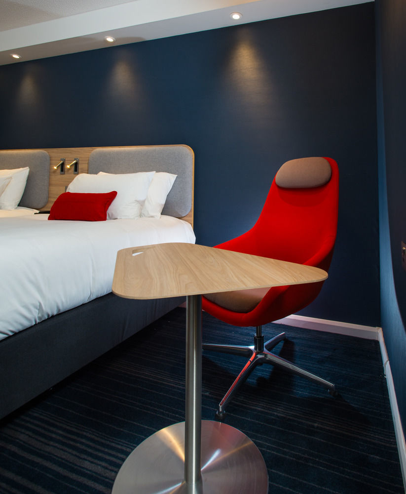 Holiday Inn Express Bath By Ihg Exteriör bild