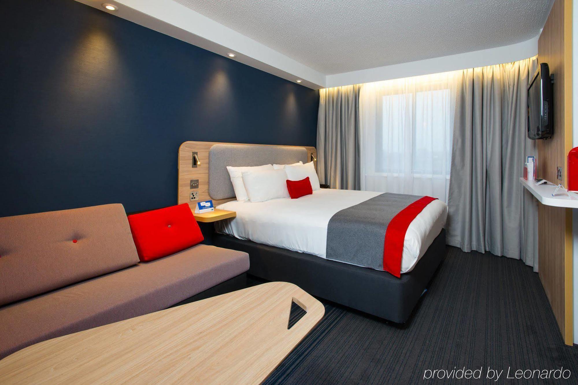 Holiday Inn Express Bath By Ihg Exteriör bild