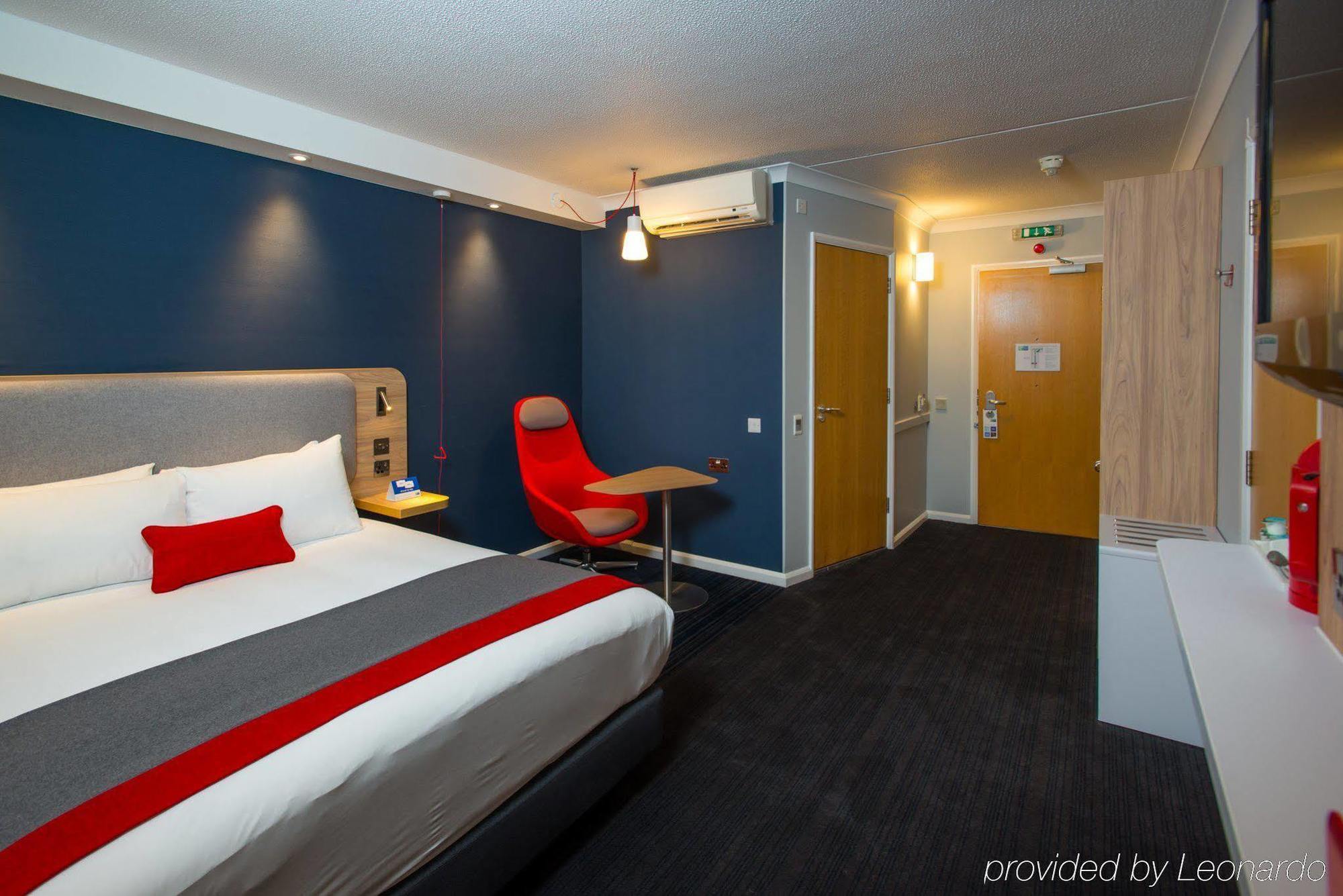 Holiday Inn Express Bath By Ihg Exteriör bild