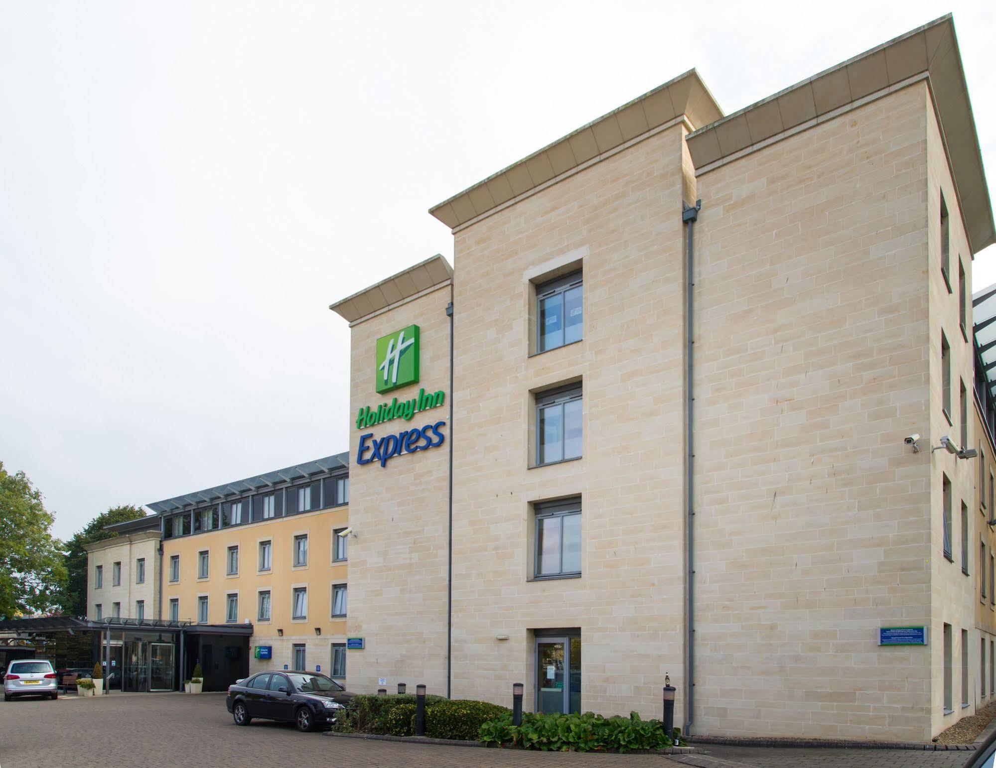 Holiday Inn Express Bath By Ihg Exteriör bild