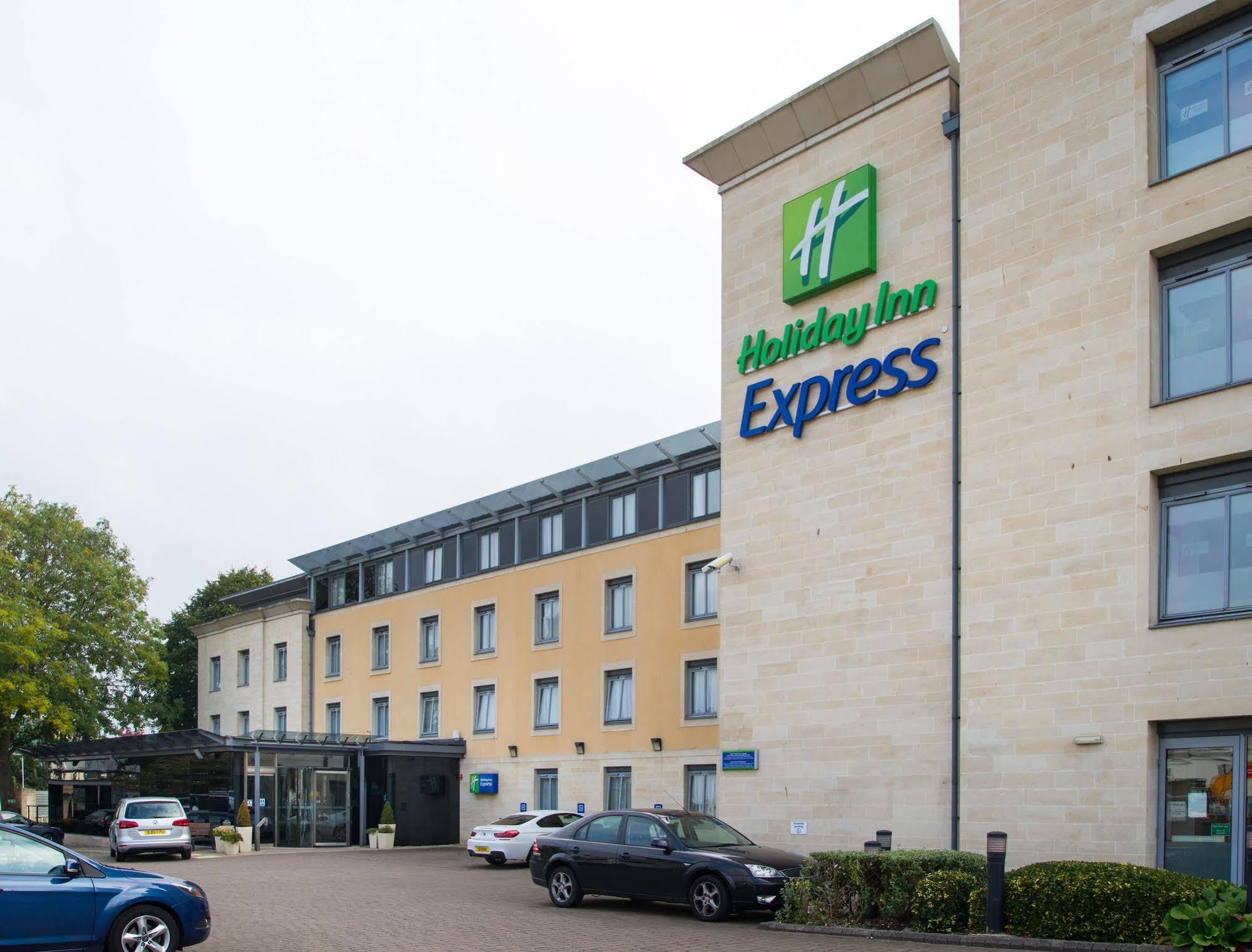 Holiday Inn Express Bath By Ihg Exteriör bild