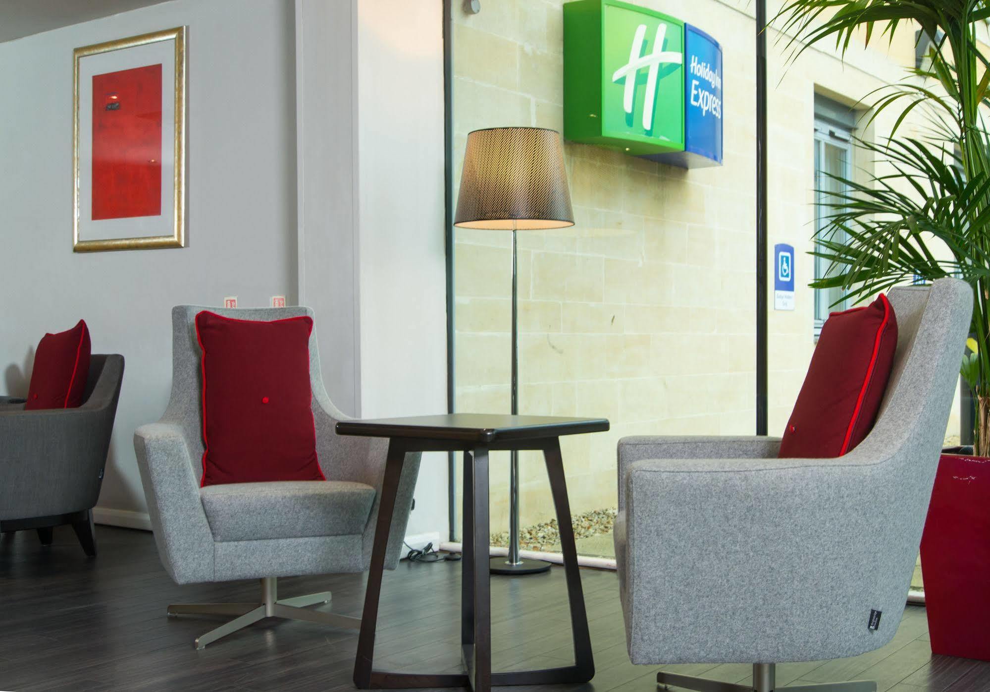 Holiday Inn Express Bath By Ihg Exteriör bild