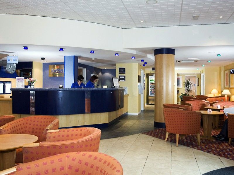 Holiday Inn Express Bath By Ihg Exteriör bild